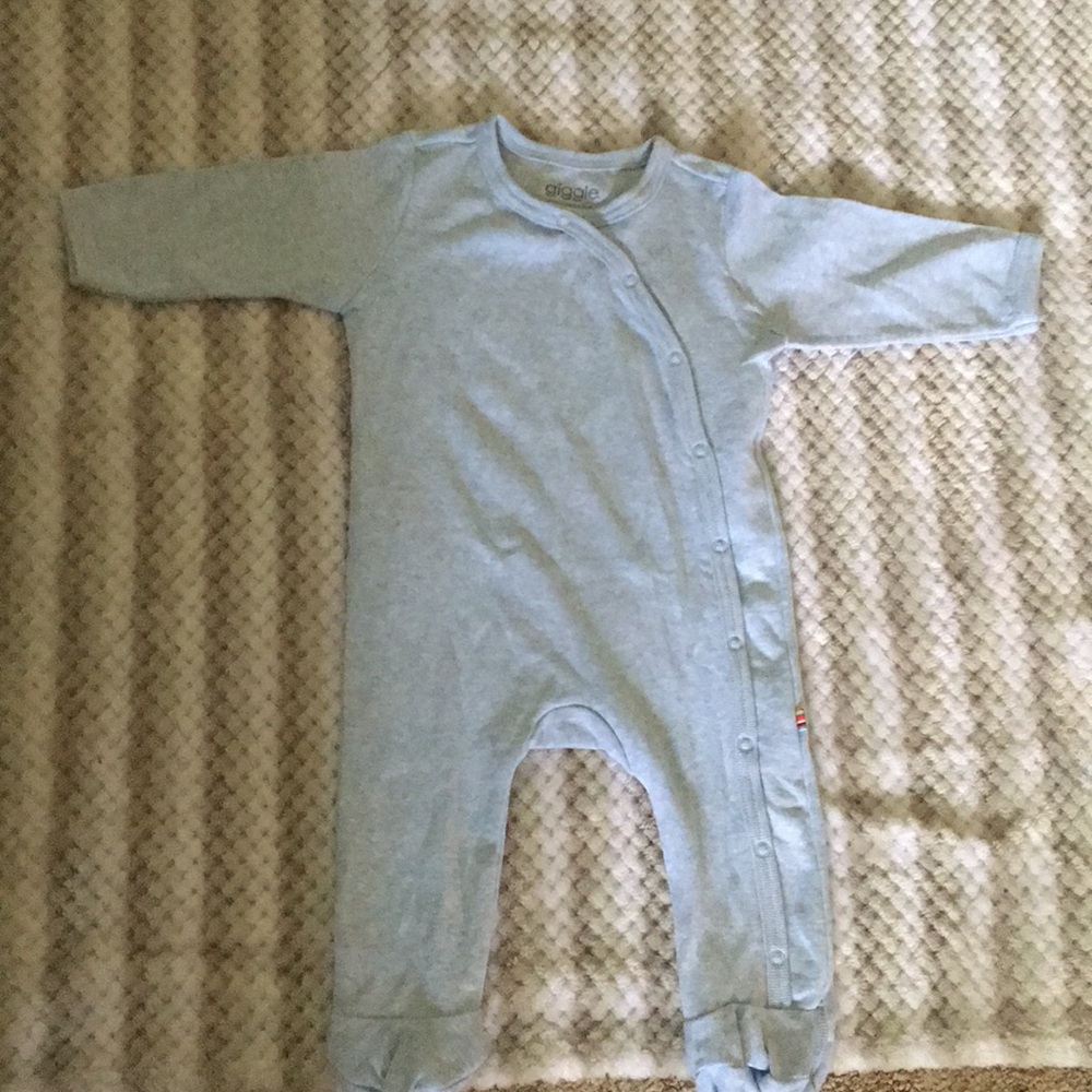Giggle 0-3 month old onsie set